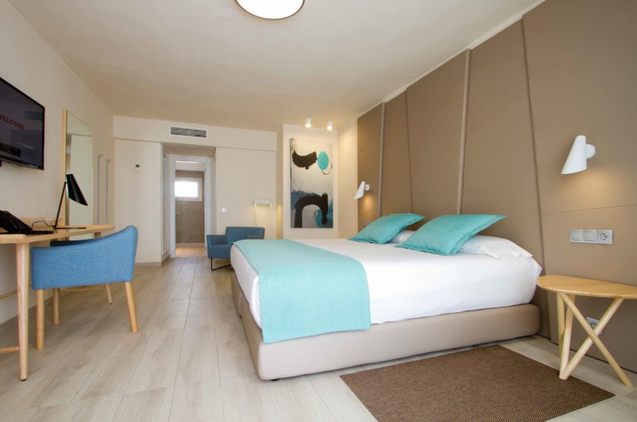 Mobiliario contract para dormitorio de hotel Aqua Suites en Lanzarote