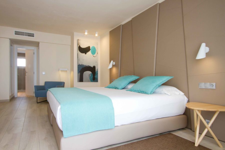 Mobiliario contract para dormitorio de hotel Aqua Suites en Lanzarote